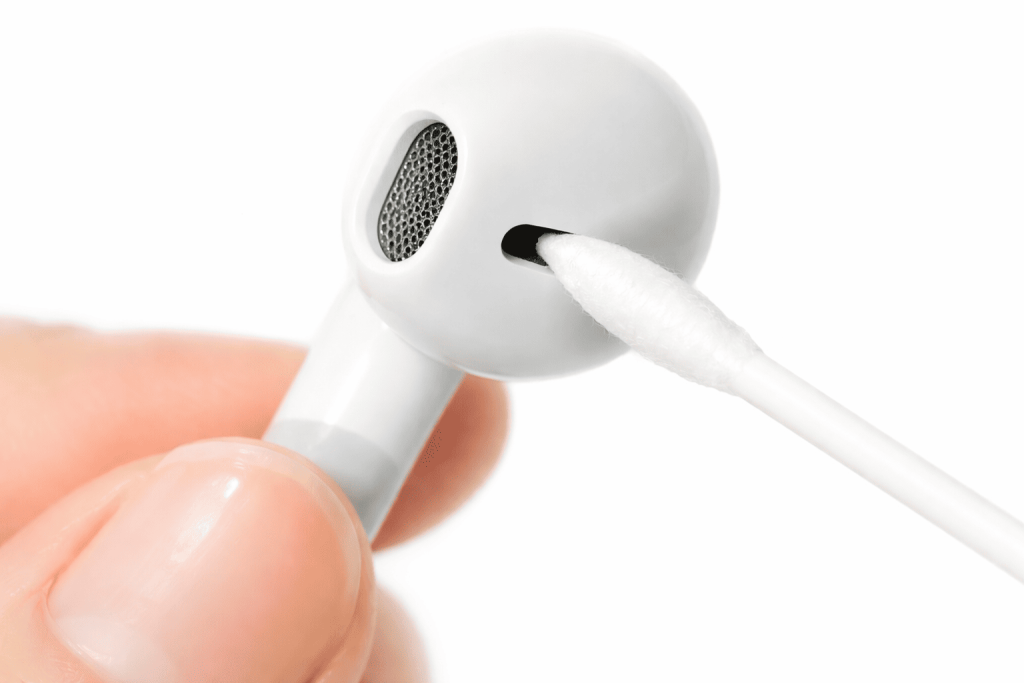 Чистка наушников